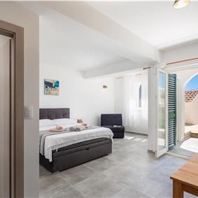 4 Bedroom Villa with Pool near Milna, Brac Island Sleeps 8 